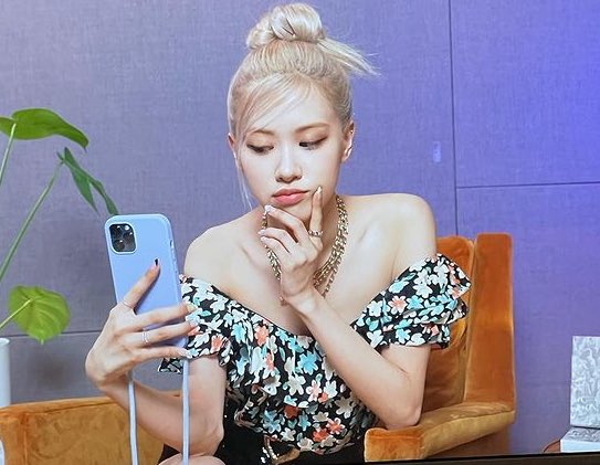 roseyarchive's tweet photo. PRETTY GAL https://t.co/x2gFhfEEPS