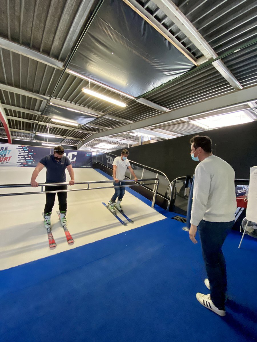 maisondurand's tweet photo. Vendredi après-midi, @clement2alpes et son frère, Quentin Durand, qui représentent la #MaisonDurand, se sont déplacés en Haute Savoie pour tester un simulateur de ski. Nouveau projet en perspective ?🎿 #TDVC #SkiLab #SkiIndoor https://t.co/vuhZzKYzhY