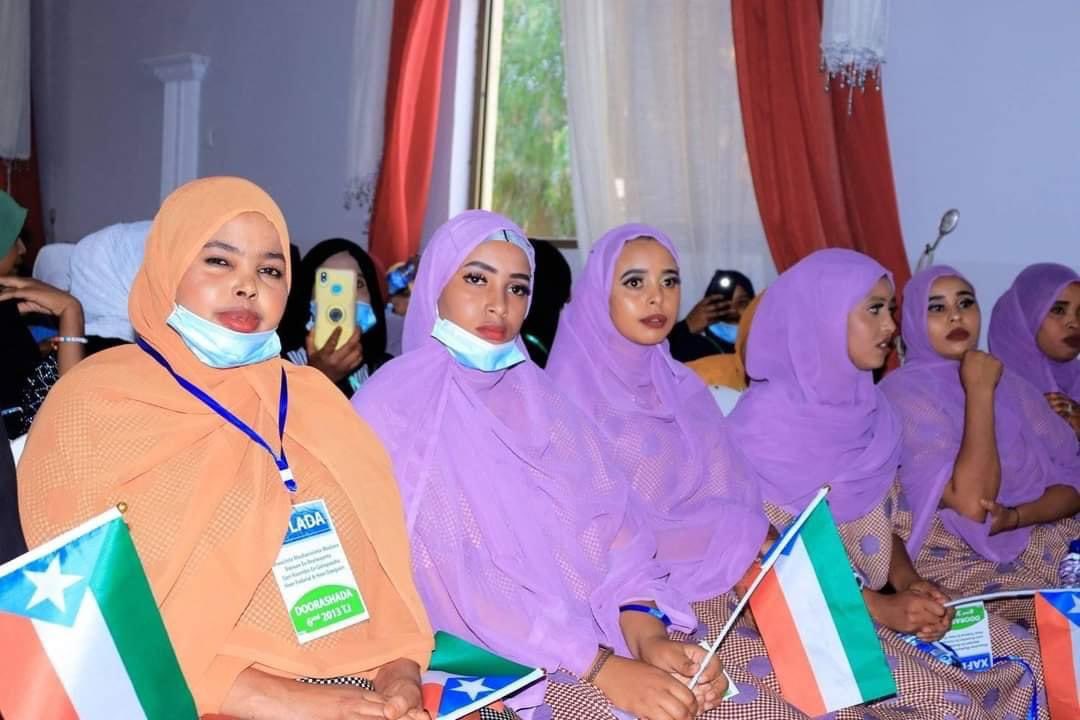 IsabellaWarfa's tweet photo. Hablo weerar geli kara,
Hablo geela dhicin kara,
Hablo geesi dili kara,
Gobannimona hanan kara,
Geesteena mooye,
Gayi kale ma joogaan โค๏ธ๐
๐Xaflad lagu taageerayey musharaxiinta ka Soo jeeda #TuliGuleed & #Jigjiga ๐ฆ https://t.co/uXIyamSsBn