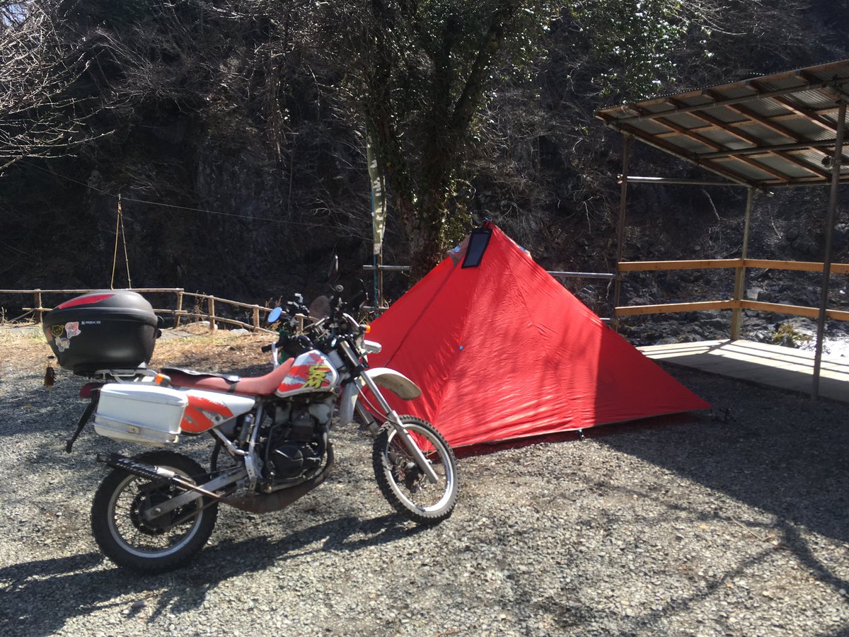erenesanda's tweet photo. 子供の頃にパリダカのバイク見てから昔からアドベンチャー系が好きで
原付旅仕様にしたり
免許取って譲ってもらった
ビックスクーターも旅仕様にし
短足故に大型アドベンチャーを諦め
そしたらＶストローム250発売
バイク貯金が貯まり
念願叶ってアドベンチャー系乗りに
子供の頃の憧れを手に入れた https://t.co/V67Fr7By2H