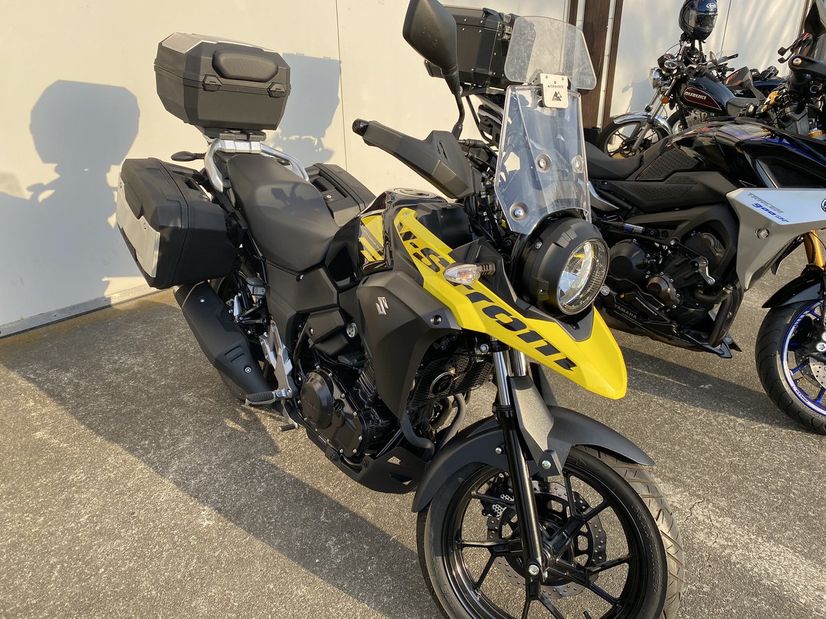 erenesanda's tweet photo. 子供の頃にパリダカのバイク見てから昔からアドベンチャー系が好きで
原付旅仕様にしたり
免許取って譲ってもらった
ビックスクーターも旅仕様にし
短足故に大型アドベンチャーを諦め
そしたらＶストローム250発売
バイク貯金が貯まり
念願叶ってアドベンチャー系乗りに
子供の頃の憧れを手に入れた https://t.co/V67Fr7By2H