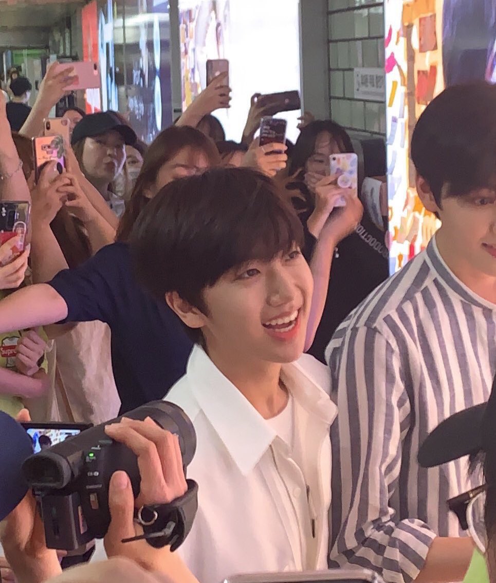 tiniewonjin's tweet photo. #원진 in real life </3 hes so Pretty https://t.co/7cXDPUsJJb