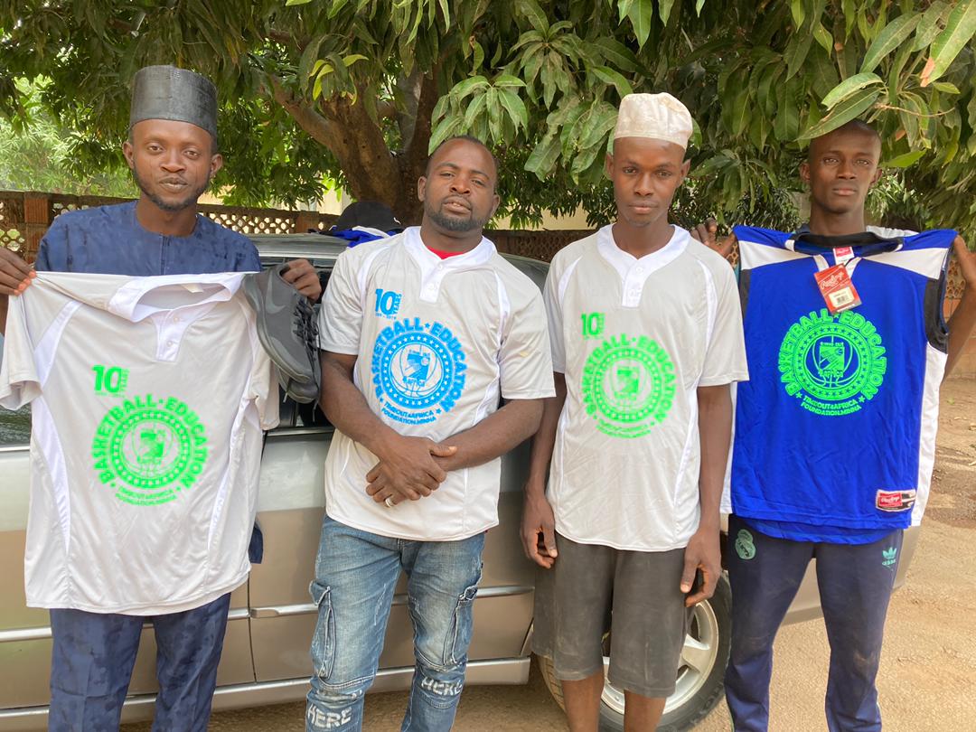 timeout4africa's tweet photo. Shipment arrives Minna.
Lagos Sea pots - Minna.
Shoe distribution 2021 continues. @GideonOmohkudu @BYUbasketball @byuROC @JUCOadvocate @jskolo @harryp1320
#timeout4africa
#globalgiving
#shoedistribution
#BYUtv
#byubasketball
#nikeshoes
#philanthropy
#charity https://t.co/QL08smi5WZ