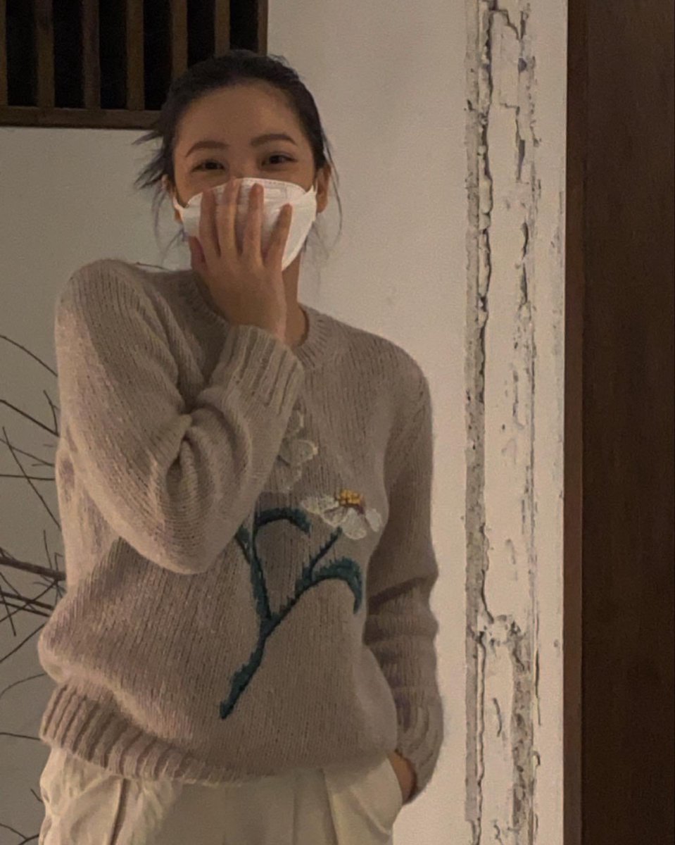 yerimbrands's tweet photo. [ NAVER ]

a few more articles about #예리!

🔗https://t.co/u8kYIEpJMj
🔗https://t.co/NLN3Ujzz7b
🔗https://t.co/nCFX8Ezvx0
🔗https://t.co/nESb4jD23N
🔗https://t.co/UAewAfVGY3
🔗https://t.co/GMk2NQ7KGr

react with the SECOND emoji, recommend to the main page, share via naver blog https://t.co/ZAYUpBwcun
