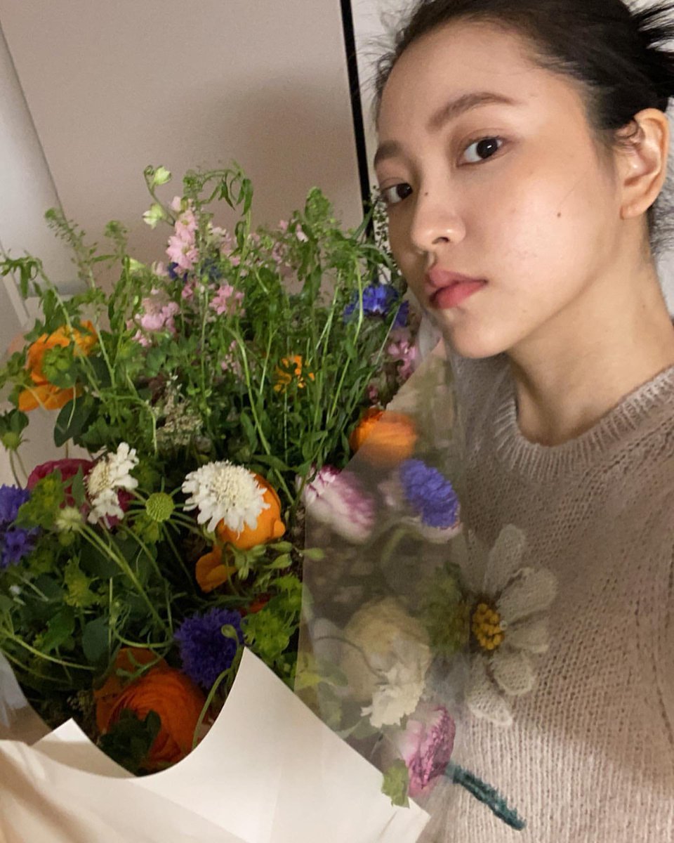 yerimbrands's tweet photo. [ NAVER ]

a few more articles about #예리!

🔗https://t.co/u8kYIEpJMj
🔗https://t.co/NLN3Ujzz7b
🔗https://t.co/nCFX8Ezvx0
🔗https://t.co/nESb4jD23N
🔗https://t.co/UAewAfVGY3
🔗https://t.co/GMk2NQ7KGr

react with the SECOND emoji, recommend to the main page, share via naver blog https://t.co/ZAYUpBwcun