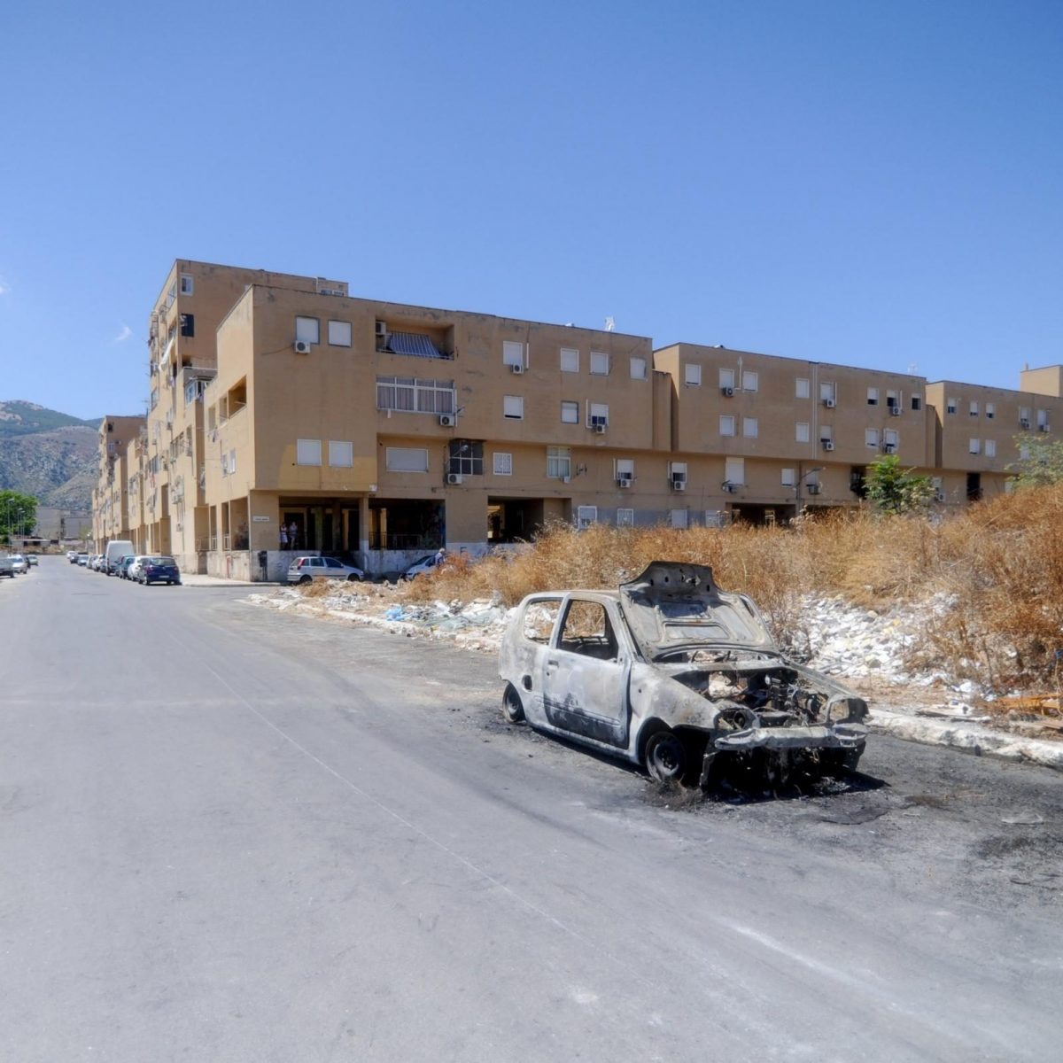 etendenza's tweet photo. "Zona Espansione Nord, Palermo" in tendenza su Google Trends per i fermi scattati quest'oggi dopo una sparatoria avvenuta avvenuta martedì scorso allo ZEN, quartiere difficile di Palermo. Decisive le testimonianze degli abitanti del quartiere. https://t.co/BMBA3RyO3d