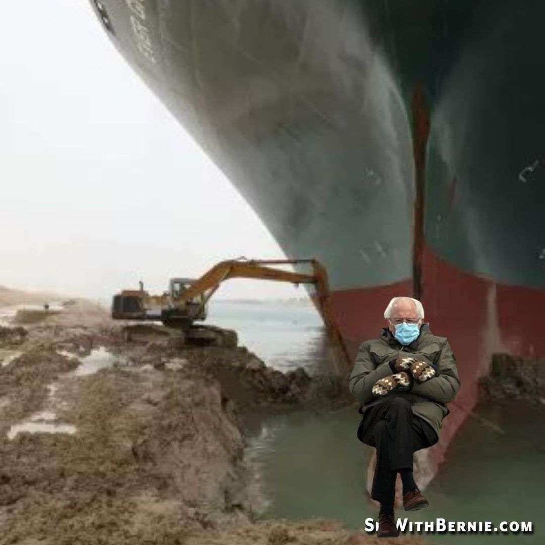 Zeinobia's tweet photo. #SuezMeme : #Berine in #SuezCanal #EVERGIVEN is on the move but I could not ignore this one. via @24liveblog https://t.co/CwumWLzvmu https://t.co/WBuFXY3APc