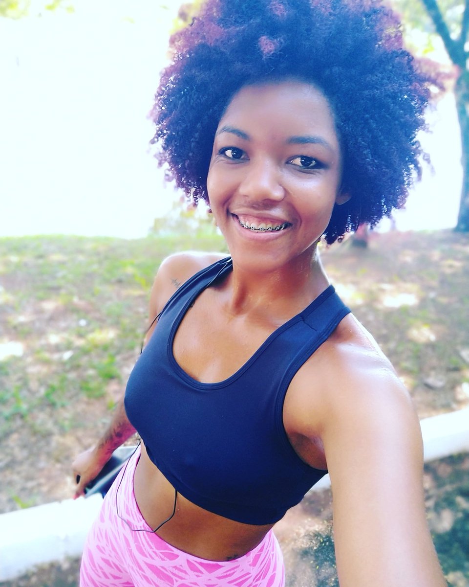 MoreiraAlciene's tweet photo. Segunda On ✌️ 

A vida é uma maratona,treine ela do jeito certo 💯
#treino #3km #corridaderua https://t.co/HbvNAlryaz