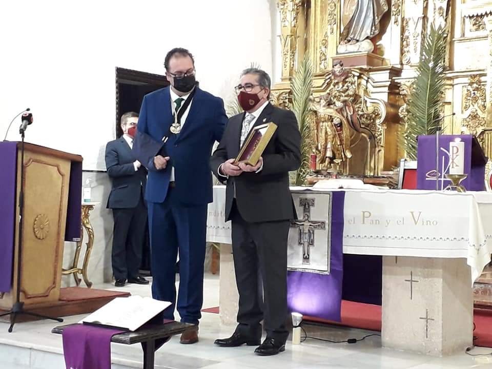 chiclana's tweet photo. El Consejo Local de Hermandades y Cofradías concede el galardón de Cofrade de Honor de esta Semana Santa chiclanera a Manuel Espada, de la Hermandad de @CHumildadCh. https://t.co/FUImCfnhOl