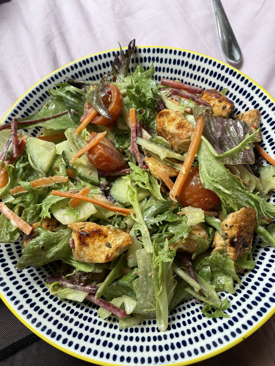 QueenSparkle07's tweet photo. Today’s lunch.. chicken salad with 2 tbsp of garlic Mayo light 👅👅 ##chickensalad #weightlossjourney #weightloss #food https://t.co/PmutVkERYS