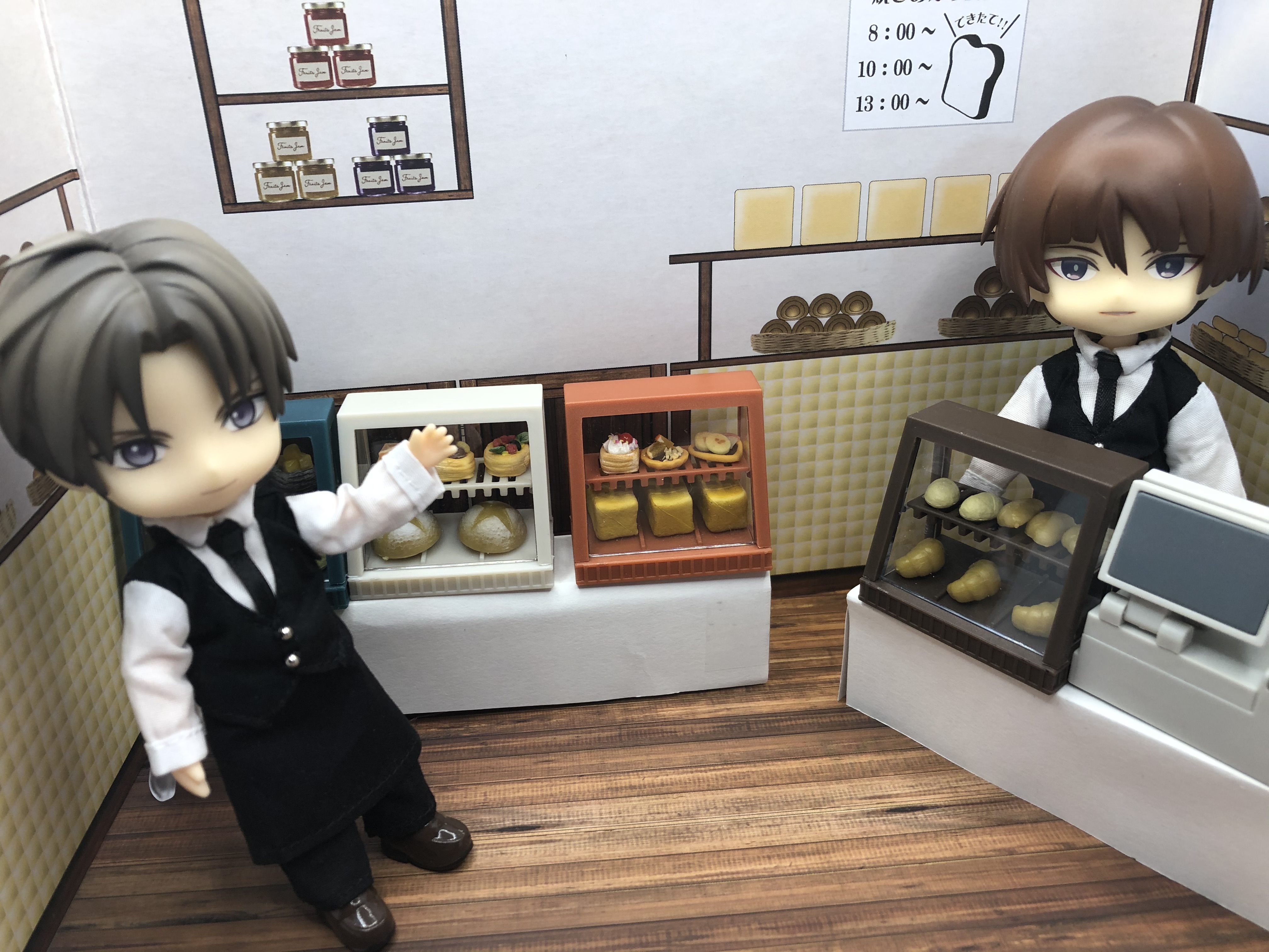デュッカ V Twitter 背景ボードがもっと大きかったら色々追加できたんだけど イケメン二人のパン屋です 再販で男士追加します パン屋さんマスコット レジとカードリーダーマスコット 刀剣乱舞 とうらぶ 石切丸 へし切長谷部 きつねベーカリー キャンドゥ