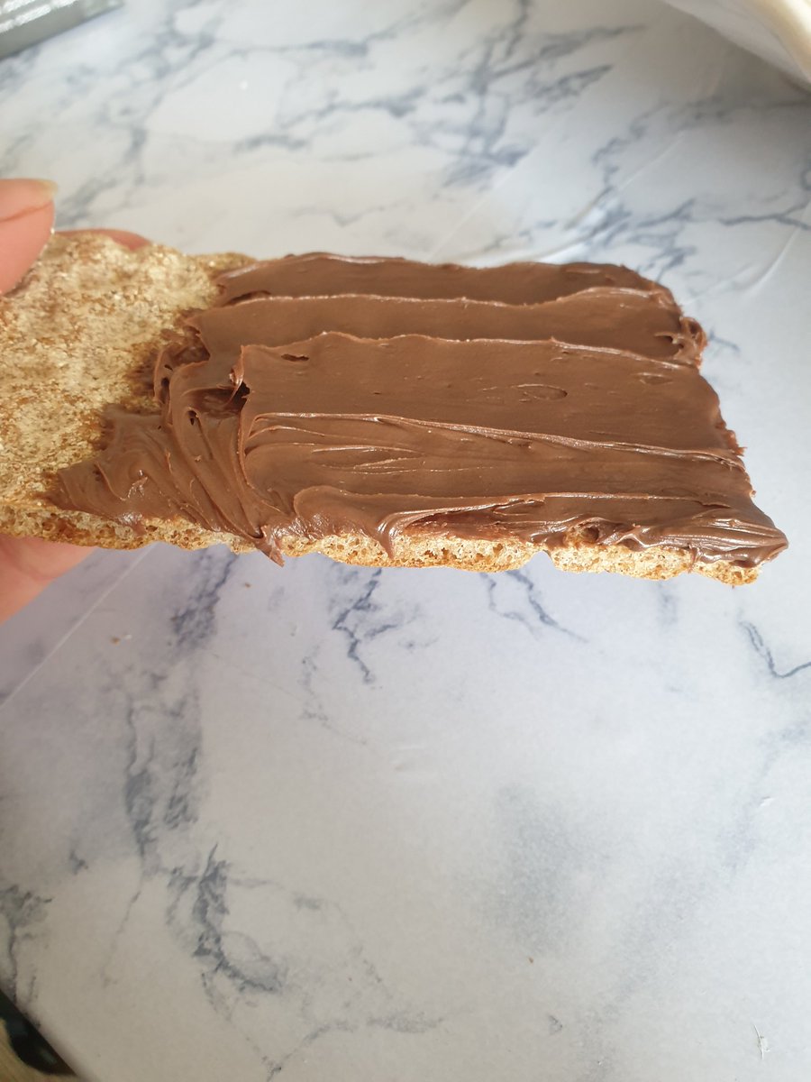 Sağlıklı beslemeyim diyet yapayim diye wasa alıp üstüne çikolata surup yemeyen de ne bileyim