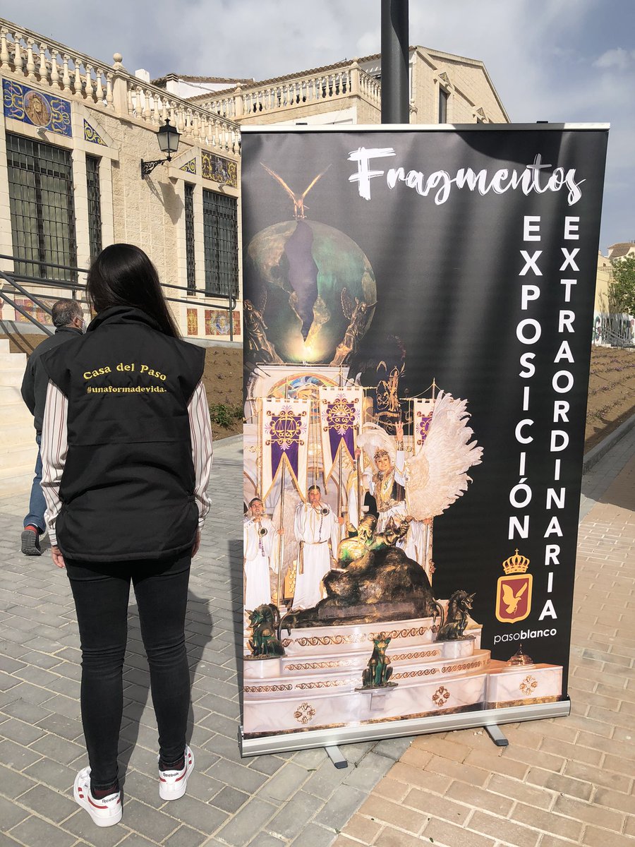 CasaPasoBlanco's tweet photo. Esta mañana se ha inaugurado la exposición extraordinaria “Fragmentos” donde mostramos la procesión blanca.
@CasaPasoBlanco ha participado en su montaje y en la vigilancia para hacer cumplir todas las medidas sanitarias y que disfrutemos de esta Semana Santa 2021 #UnaFormaDeVida https://t.co/rNCuOLF0Yx