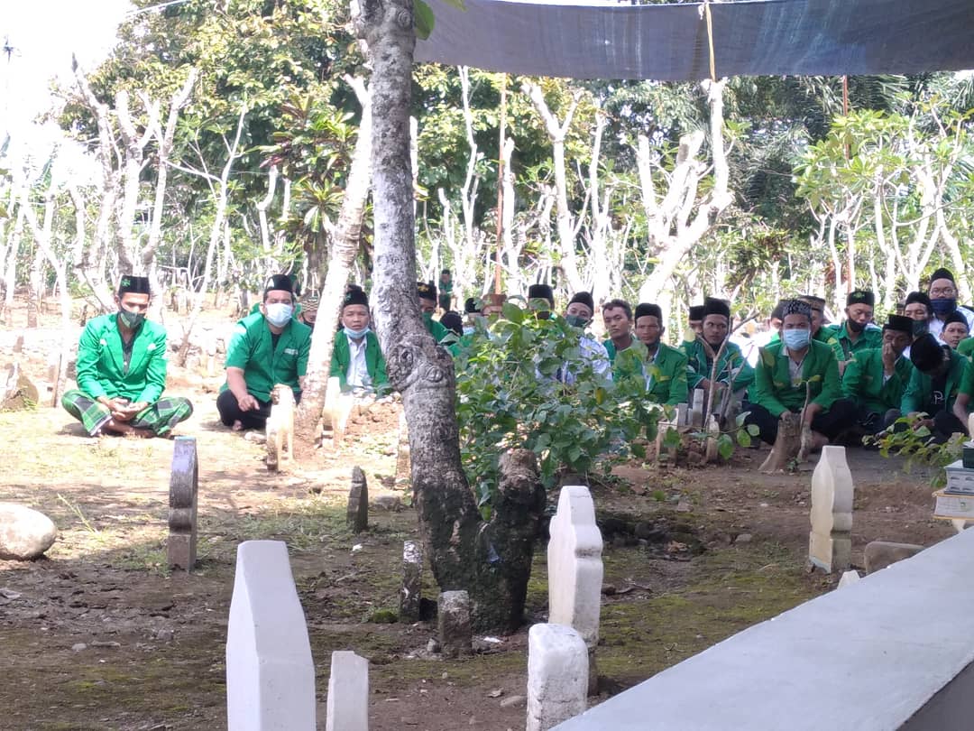 AnsorDukuhwaru's tweet photo. Kader Ansor Banser Dukuhwaru mengikuti Ziarah On the Road Sesepuh Ulama NU Kecamatan Lebaksiu MDS Rijalul Ansor Kab. Tegal, Ahad (28/3).
#ZOTRLebaksiu
#MDSRA
#AnsorBelaNegeri
#PACGPAnsorDukuhwaru https://t.co/FvqCGUnt7u