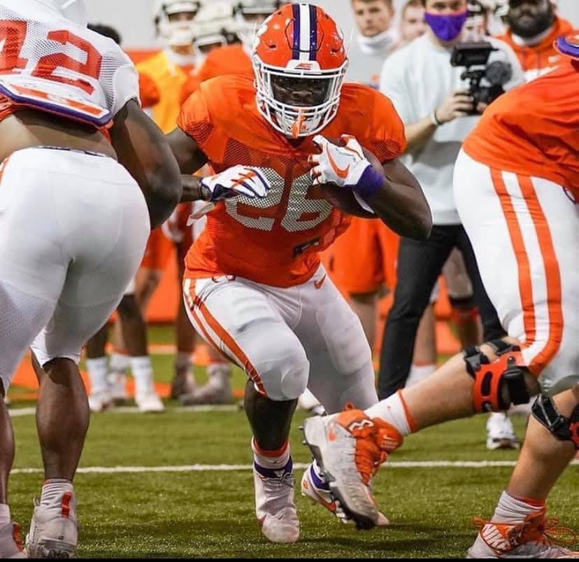 WaltclaireS's tweet photo. This Picture!! @Waltclaire1 snapping the Ball to @JakeGarcia14 (Miami) and Jake giving the Ball to @PhilMafah1 (Clemson) Mannnn... they was just with Us!! #RAMSZN #GVE https://t.co/ky41xvIxzY