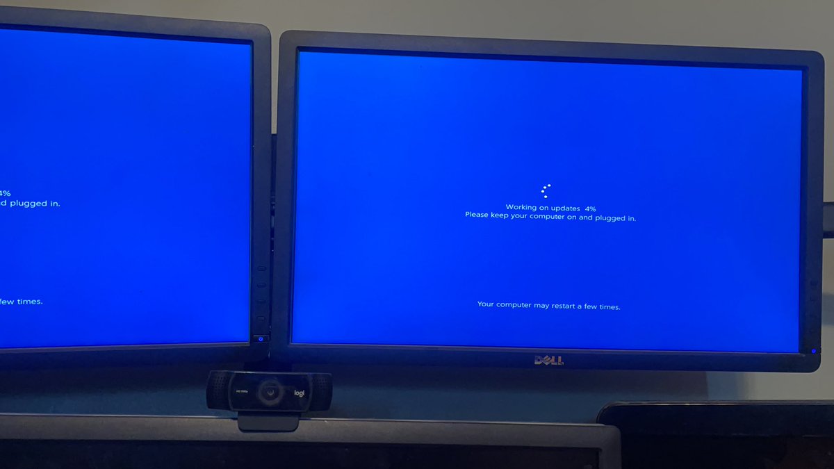 FibKingTrading's tweet photo. This updating @Windows before the market open is becoming a reoccurring theme. Who trades with an iMac? https://t.co/JaiNRTz62I