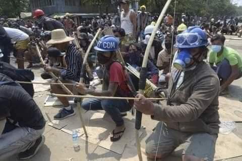 PrincessWu11's tweet photo. Real violence of protester
Here is not a peaceful protest as they say
#WhatsHappeninglnMyanmar 
#wewantpeace
#SaveMyammar 
#Theyaredestroyingourcountry https://t.co/5TwDurtH5l