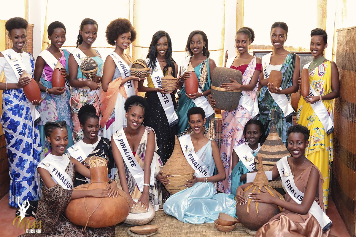 MagazineJimbere's tweet photo. 🔘🏕️ En attendant la prochaine étape de #bootcamp qui précède la finale de #MissBurundi2021, les 15 finalistes visitent le musée national de @Gitega, pour découvrir la #culture et la richesse du #Burundi ancien

#AwardWinning #beauty #youth https://t.co/M6zbzf7T5R