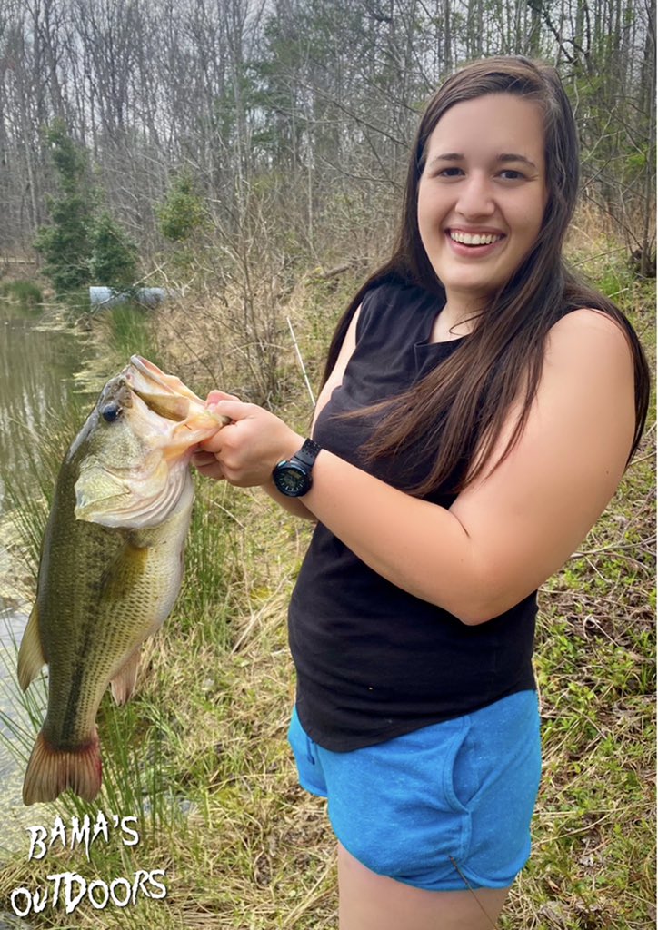 I am sure most of you have seen this bass that <a href="/BamaOutdoors/">🅱🅰🅼🅰’🆂🔥🅾🆄🆃🅳🅾🅾🆁🆂</a> caught this Saturday... he made me hold it before he released her... safe to say she could’ve eaten my hand! Talk about a bucket mouth!