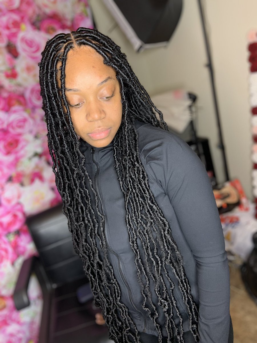 _TheFamousKee's tweet photo. Be sure to check out my april sale $180 hair included. Limited slots available 💋

https://t.co/C7JYN5SlHd

Follow my ig @ KierraAlise__
#chicagohairstylist #softlocs https://t.co/8SRS7kOJBA