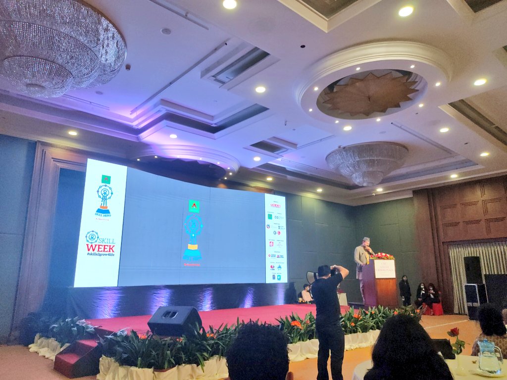officialgauravk's tweet photo. #Skills on all arena is important and not just limited to degree of #education - @NabilBank's @AnilKesharyShah shares at #NabilSkillHero award ceremony #SkillWeek2021 #Skills2Grow4Life
@glocalnepal @G_AfterSchool https://t.co/KiejAxkVuy