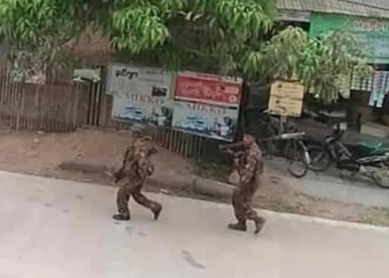 poemamhethar's tweet photo. In which other country do the armed forces use such lethal weapons for wars against protesters ?!
#WhatsHappeningInMyanmar #Mar29Coup https://t.co/j3xK8eMNkM