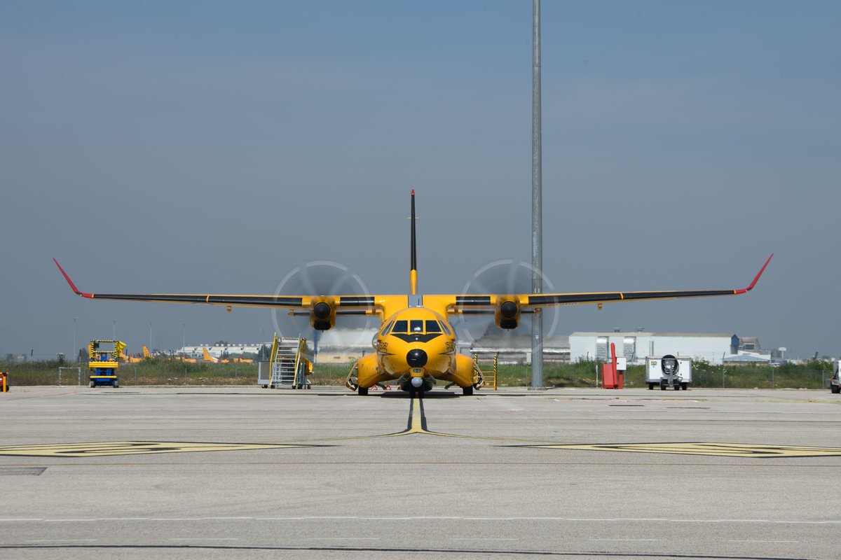 AirbusDefence's tweet photo. 🥁…and MSN2️⃣0️⃣0️⃣ of #C295 aircraft will be for Canada 🇨🇦 and the #FWSAR programme! 🙌

Since its maiden flight in 1997 the C295 has mastered the airlifter medium segment with 215 orders from 33 C295 operators worldwide.
https://t.co/kG5lPjagoY https://t.co/JnjWy7fSuZ