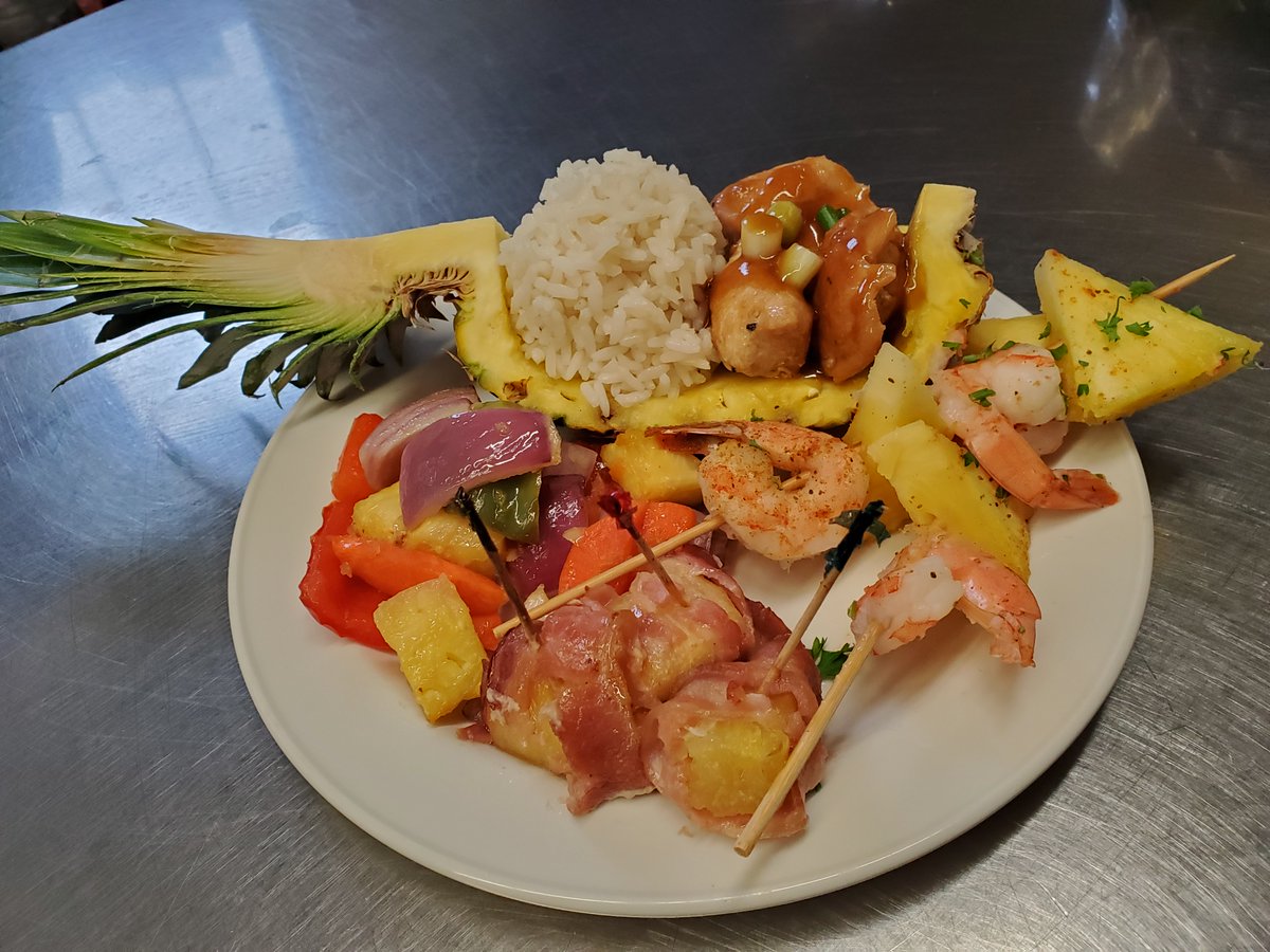 AlbertCollege's tweet photo. Boarding students at @AlbertCollege enjoyed a Hawaiian Luau Party on Friday night in Ackerman Hall. Mahalo to the Food Services staff! #TheACDifference https://t.co/OXg7MlpPeS