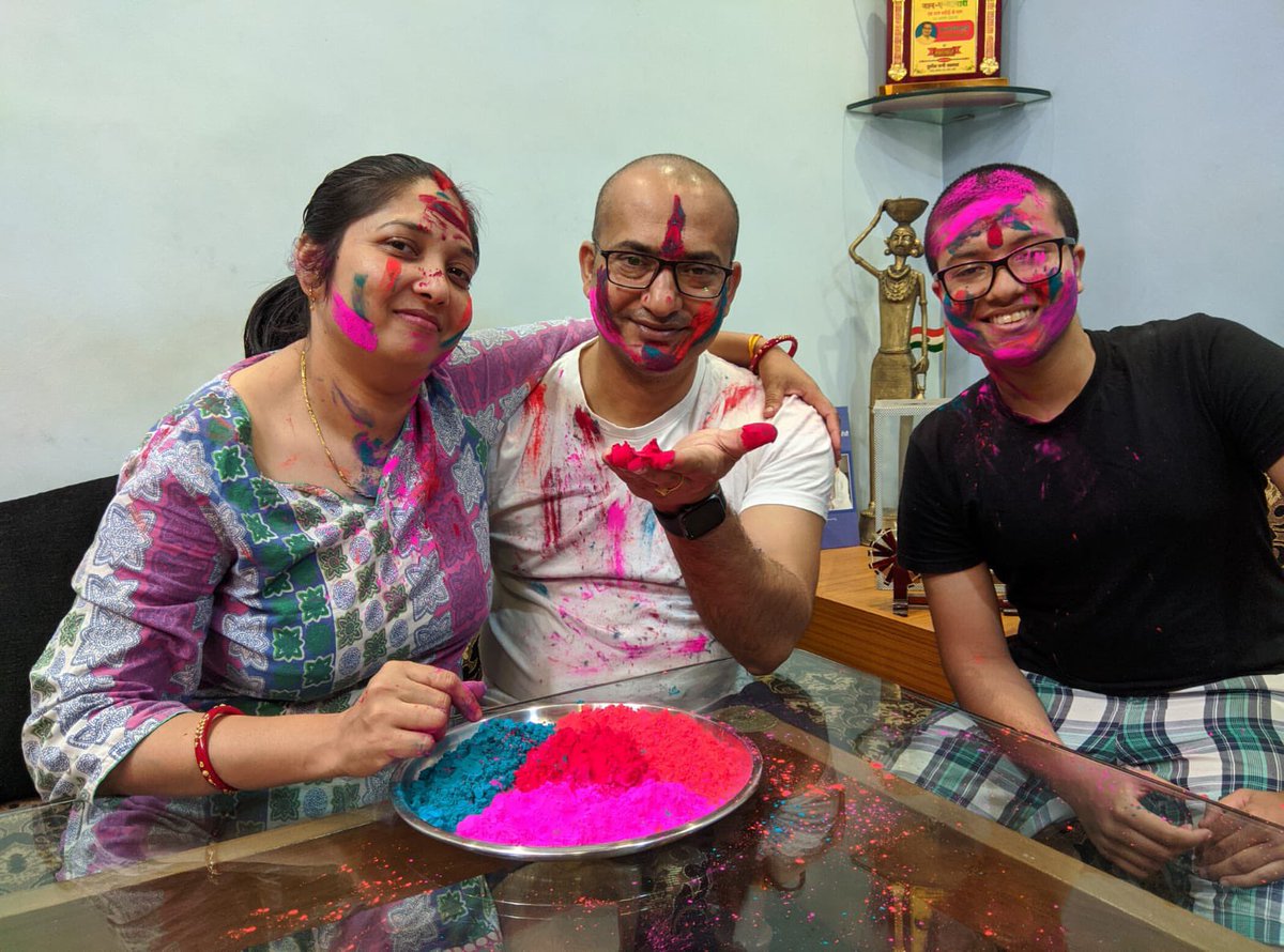 sarrrojsahu's tweet photo. #holivibes #holi2021 #HappyHoli #FamilyHoli @ajaysahucgpcc https://t.co/mfnqlWkyrH