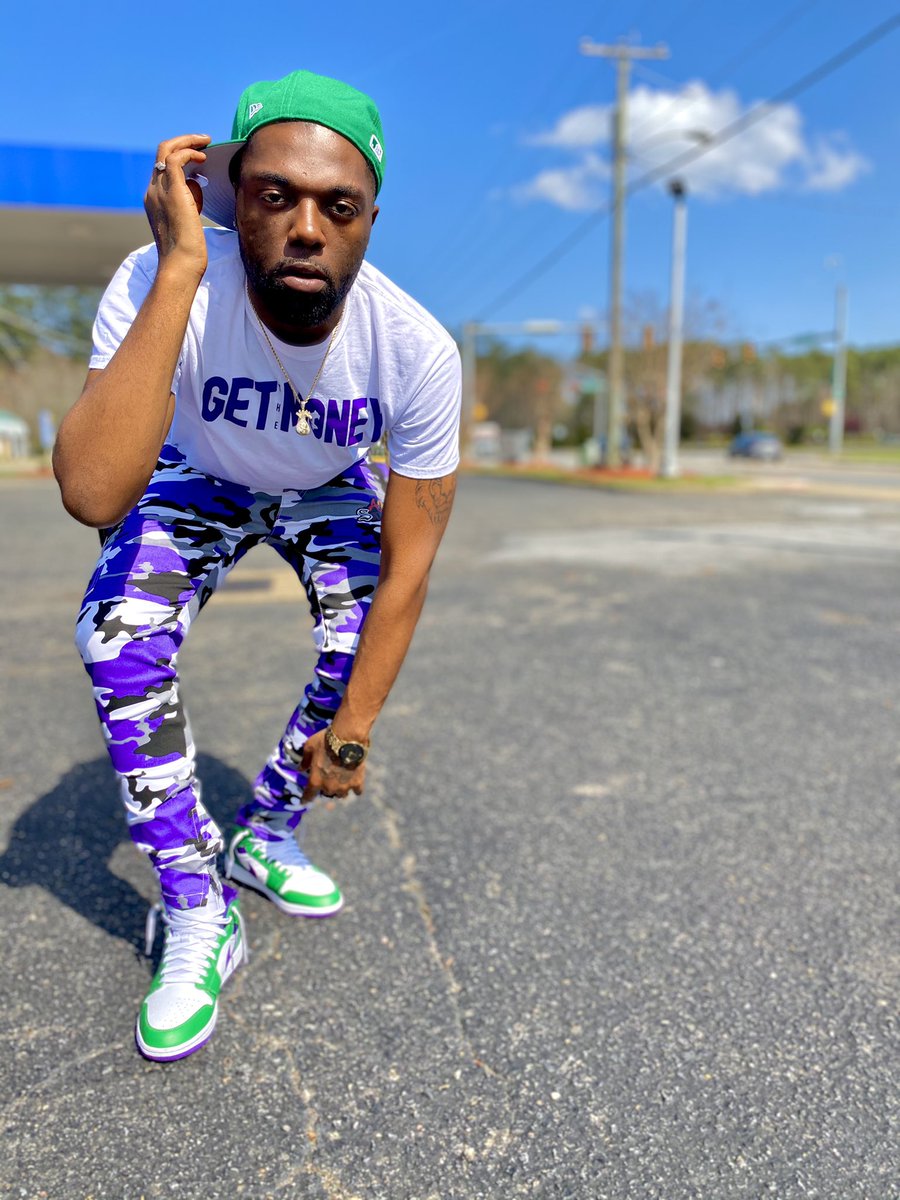 flyboy_cal's tweet photo. Lately i been in my bag, bro told me don’t take my foot off the ⛽️🥶💰 #KING40 https://t.co/coNUvpomZF