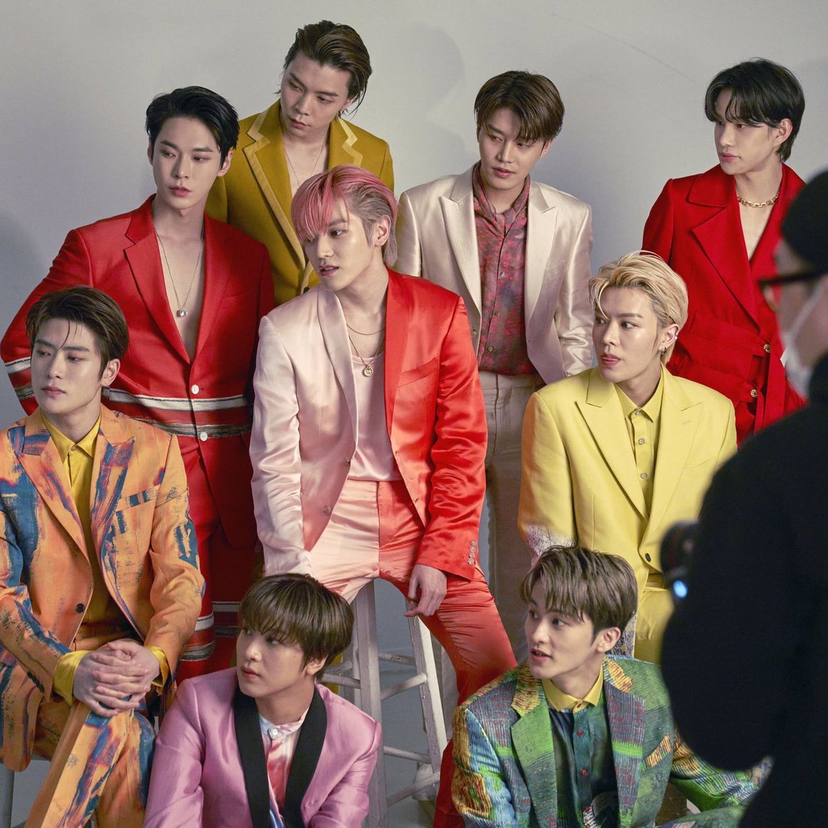 "รีบๆมา​ จะได้ถ่ายกันเร็วๆ​ จะได้ครบ10คนกันสักที"
"ปั่นอยู่​ รอก่อนดิ​ อีกไม่นานก็จะถึงแล้ว"