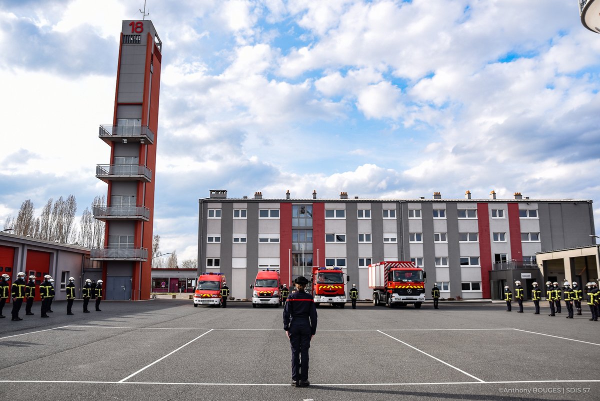 SDIS57's tweet photo. Vendredi 26 mars, sous l'autorité du Sous-@Prefet57 & du président CASDIS, le Colonel F. VALLIER, Chef de Corps & directeur départemental du SDIS 57 a remis le commandement de l’unité opérationnelle de Sarreguemines à la Capitaine A. BECK qui succède au Commandant M. OBERHAUSER. https://t.co/1Nh7MSTNnr