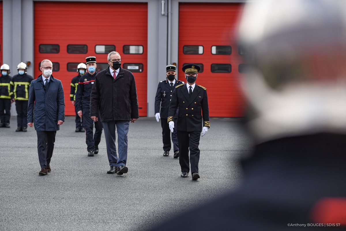 SDIS57's tweet photo. Vendredi 26 mars, sous l'autorité du Sous-@Prefet57 & du président CASDIS, le Colonel F. VALLIER, Chef de Corps & directeur départemental du SDIS 57 a remis le commandement de l’unité opérationnelle de Sarreguemines à la Capitaine A. BECK qui succède au Commandant M. OBERHAUSER. https://t.co/1Nh7MSTNnr