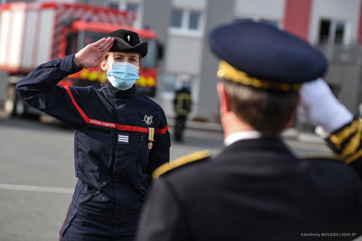 SDIS57's tweet photo. Vendredi 26 mars, sous l'autorité du Sous-@Prefet57 & du président CASDIS, le Colonel F. VALLIER, Chef de Corps & directeur départemental du SDIS 57 a remis le commandement de l’unité opérationnelle de Sarreguemines à la Capitaine A. BECK qui succède au Commandant M. OBERHAUSER. https://t.co/1Nh7MSTNnr