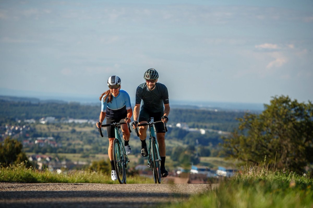 rennradnews's tweet photo. Shimano Rennrad Trikots und Bibs 2021:  Verschiedene Levels und neue Designs - https://t.co/WfyI606Kia https://t.co/JLalNK4zoV