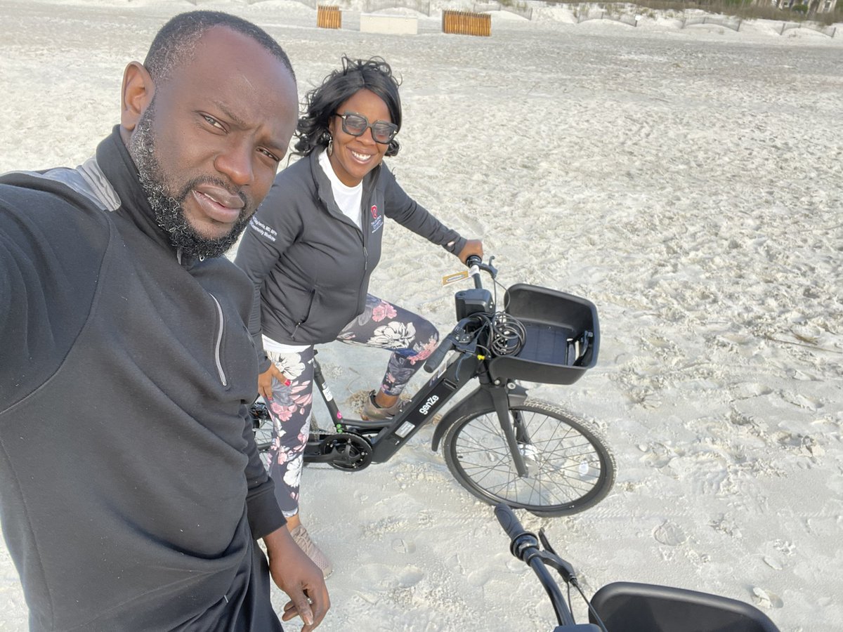 DrNwando's tweet photo. Getting our #rideorstridefor45 on! #ColorectalCancerAwarenessMonth #BeatCancer #ScreenEarly #PrimaryCare #SaveLives #DiversityInGI @AmCollegeGastro @DMGrayMD @IBD_Afzali https://t.co/7E0U6Slojm