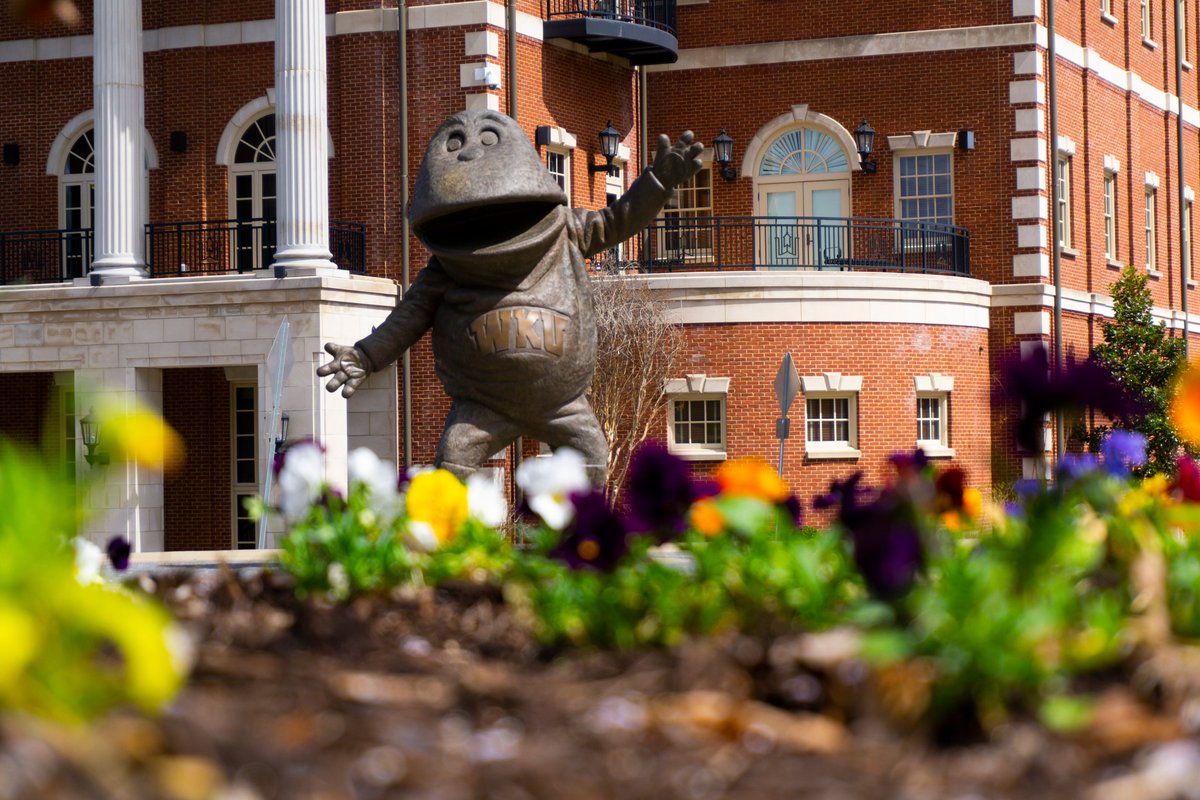 Campus in the spring 😍

#TopsTogether