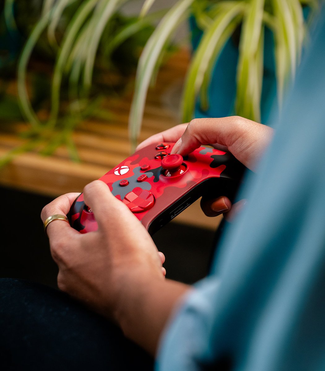 XboxCanada's tweet photo. Game and sustain.

Built out of post-consumer recycled resins for the first time, our new Xbox Wireless Controllers are the latest effort in our push for waste reduction.

Read more: https://t.co/ABEcvTYKgT https://t.co/maGxdf8MSt