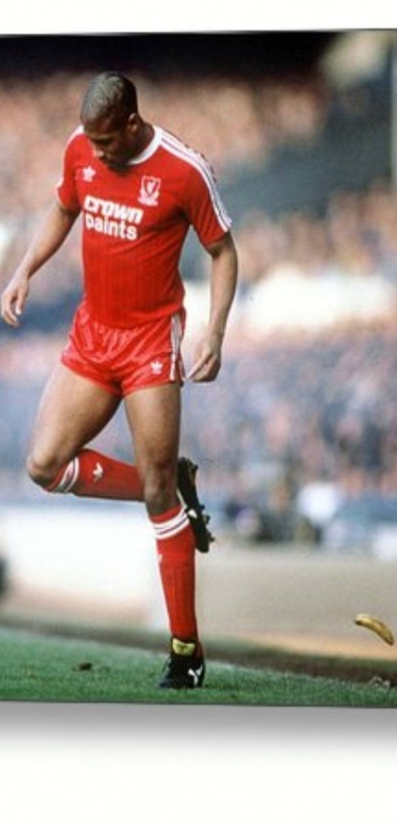 Ocionnaith's tweet photo. In 1988, former @LFC star John Barnes was involved in a watershed moment of defiance against then common racist abuse in stadiums by back-heeling a banana off the pitch when it was thrown at him by rival fans.

#Thread
#DontScrollBy
#DeleteBanReport https://t.co/VC8p5jdHrQ