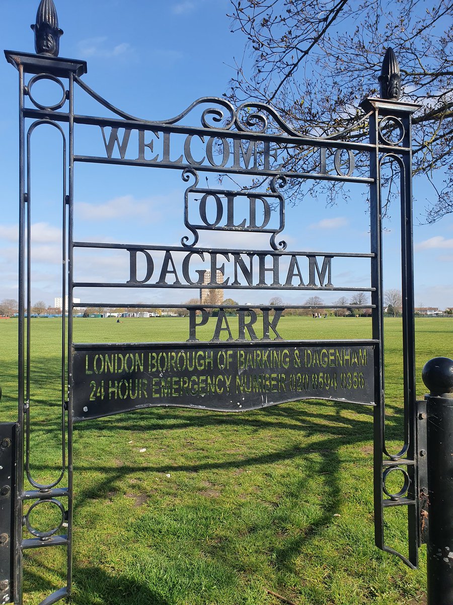 MPSBarkDag's tweet photo. Safer schools officers PC Wood and PC Heard today conducted foot patrols of the Broad Street, Church elm Lane, Old Dagenham Park areas as part of #OpBempton 1548EA @lbbdcouncil https://t.co/grMmrm0pgu