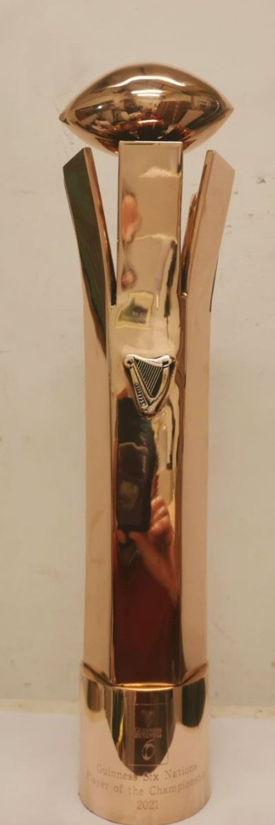 The award is ready! Who will be receiving <a href="/SixNationsRugby/">Guinness Men's Six Nations</a> player of the Championship  this season? 
#dalyart #GuinnessSixNations #bronze #IrishArt