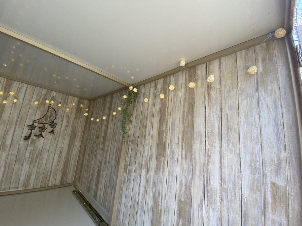 ちょもかʕ ᴥ ʔ V Twitter 本日の宿 リヤカー 壁紙シールと間接照明ってすごいね 急に部屋感が増しました