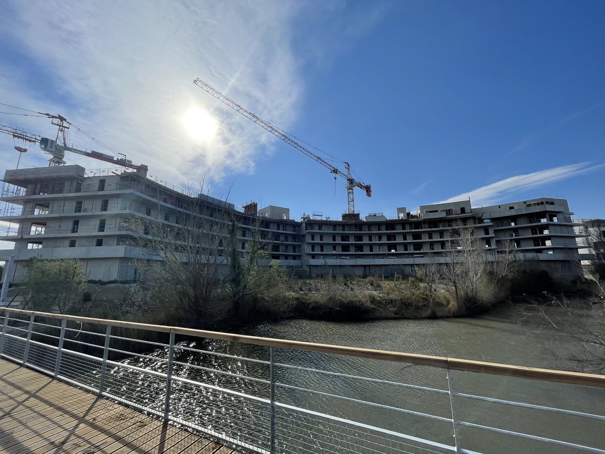 IlonMateriel's tweet photo. Location de nos banches @Outinord dans les Pyrénées-Orientales
#Ilonmateriel #outinord #banche #sécurité #beton #chantier #batiment #btp #kavakbatiment #construction #coffrage #voile #materielbtp #grosoeuvre #location #grue #pyreneesorientales #canetenroussillon @KavakGroupe https://t.co/wBGgDEGM7o