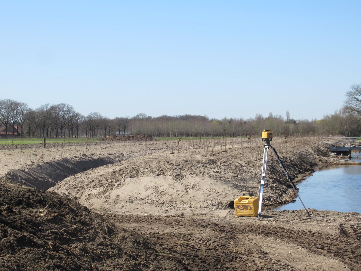 DeBiezen_76's tweet photo. En toen was de #landweer op #Grotel helemaal historisch correct, compleet met een zomereik op de plaats waar ooit een majestueus exemplaar stond die een belangrijke rol speelde in het geschil rond de #Snelleloop ππ€ https://t.co/U873ZEsq4u