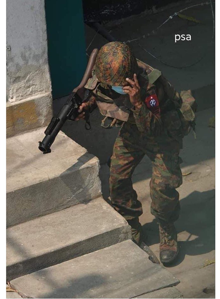 Military's sponsored Terrorists used these kinds of weapons in #SouthDagon to kill unarmed civillians today. Chaos is still happening there 
JUNTA MASSACRE
#Mar29Coup
#WhatsHappeningInMyanmar