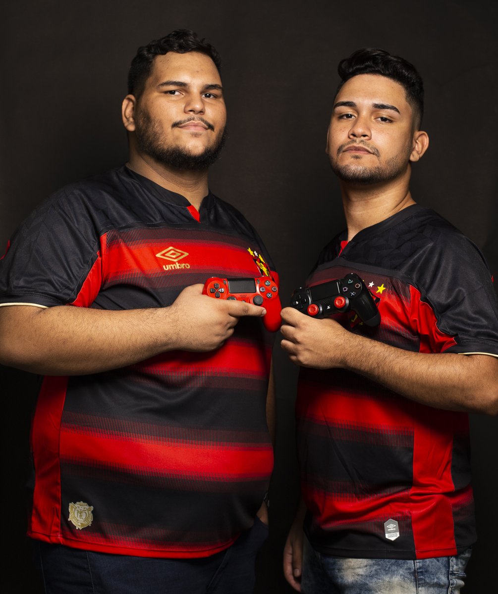 esportsrecife's tweet photo. Se liga na marra dos nossos atacantes, Emanuel e Well para começar a semana. Vamos pra cima, #LeõesDoPES! 🎮 https://t.co/cduXhERX3v