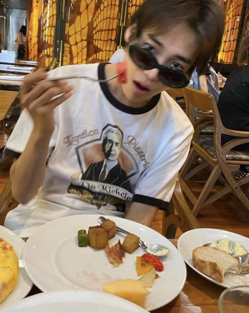 thirsty4jiyong's tweet photo. Before this day ends, I want to greet the nation's boyfriend, Jung Jaewon, a happy happy birthday!!! I'm thankful for your existence, babe. Hope you had a great day, ilysm 💜

#애들아오늘제원생일이다
#ONEPrivateDay https://t.co/hVYlxiIBeD