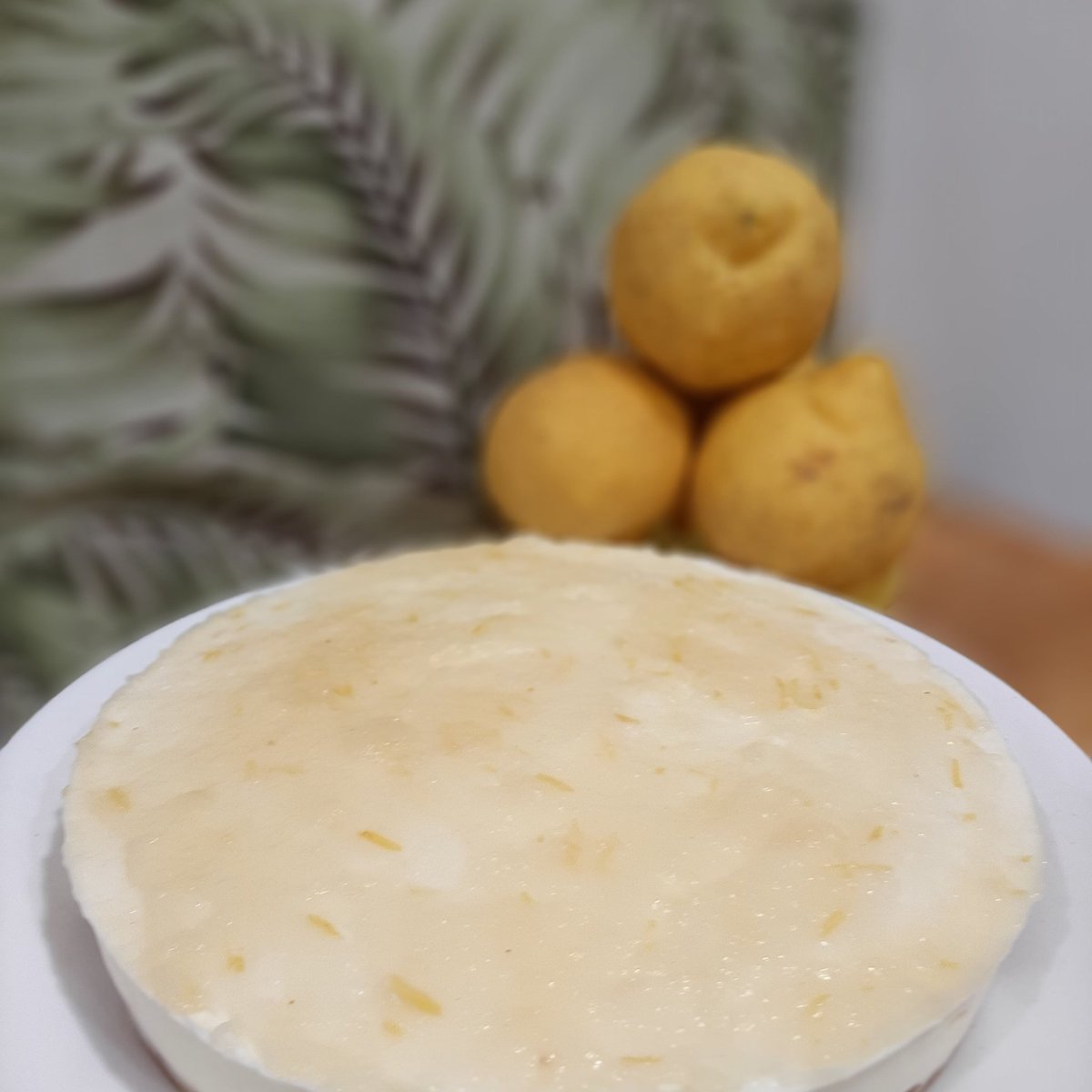 #bakeoftheday: 2-step #lemoncurd cake as we #homemade the lemon curd. Still #citrusharvest seasonal ingredients from around #haciendasolmalaga tropical weather. Soon the #nispero #loquat season will take over #naturesgift #Ispeakfoodie #lovemalaga #saboramalaga #bestclimaineurope