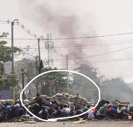 maytoekhine's tweet photo. Min Aung Hlaing’s terrorists group seen to be using M79 grenade launcher to crackdown in #SouthDagon today against defenseless citizens!! #WhatsHappeninglnMyanmar #Mar29Coup https://t.co/gnuGQaXISQ