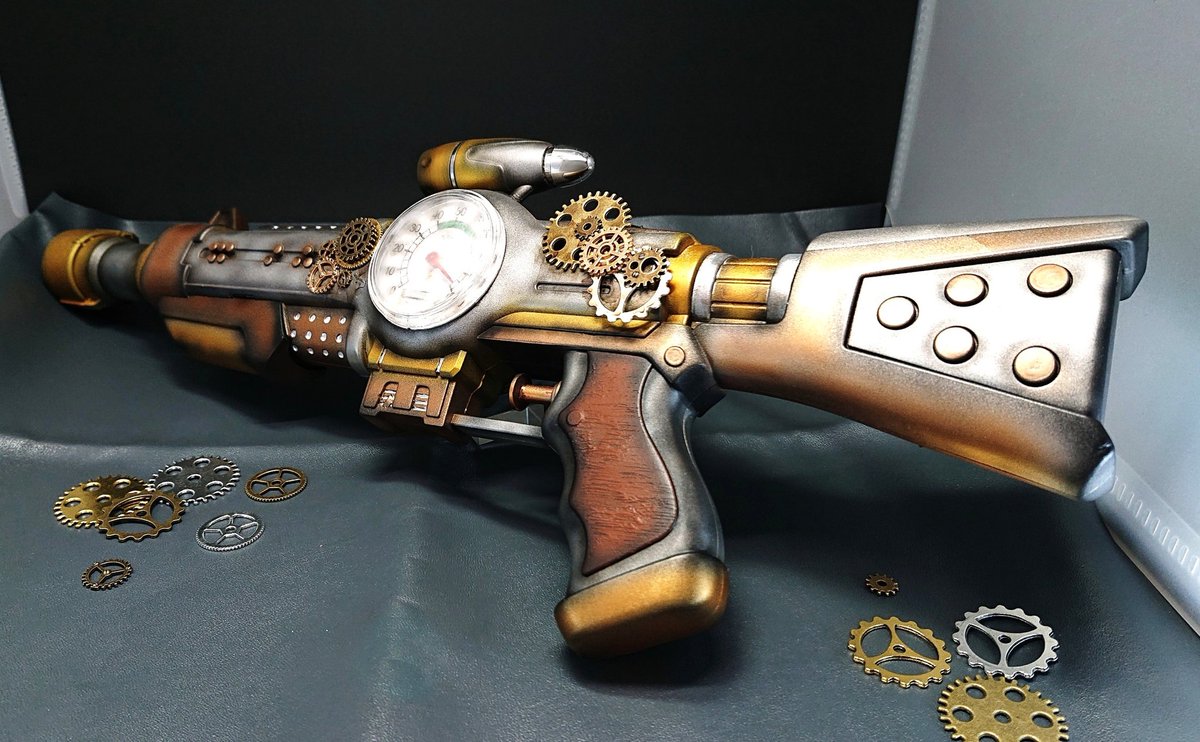 とね 水鉄砲本体に 00均のledライト 湿度計 マズル部分にはプラ製パイプ継手を装着 さらに 部屋に転がっていた熱圧縮チューブにワイヤーを絡ませ 動力パイプのような物を接続 そして 今回お気に入りの歯車 買い集めたパーツをそれらしく配置